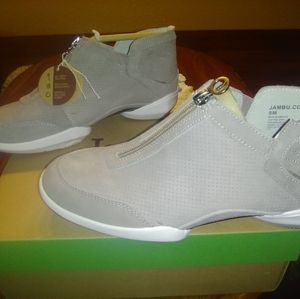 BNIB women's sz 8M Jambu light taupe Remy shoes